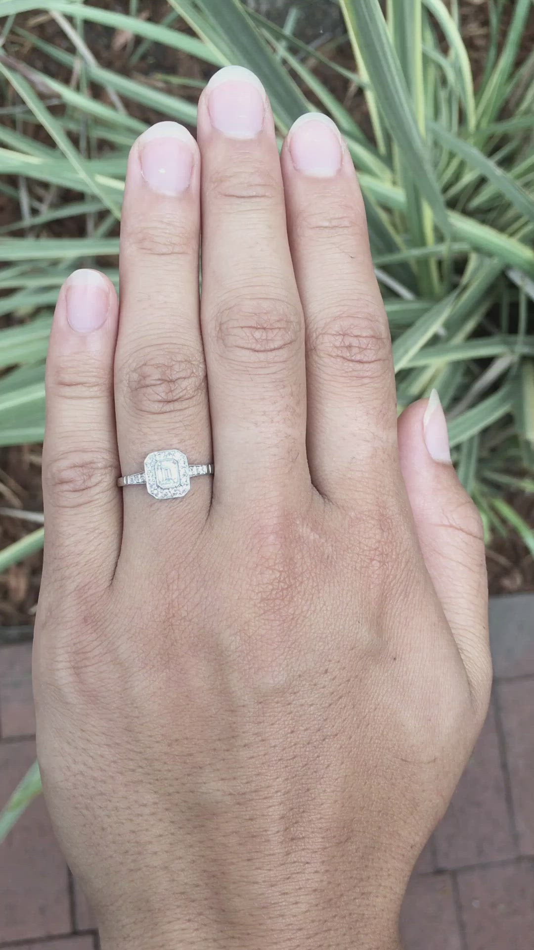A view of this ring outside shows good sparkle in the diamond.