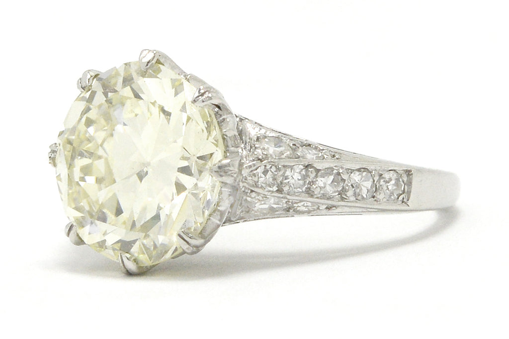 A vs1 clarity 4 carat diamond solitaire engagement ring.