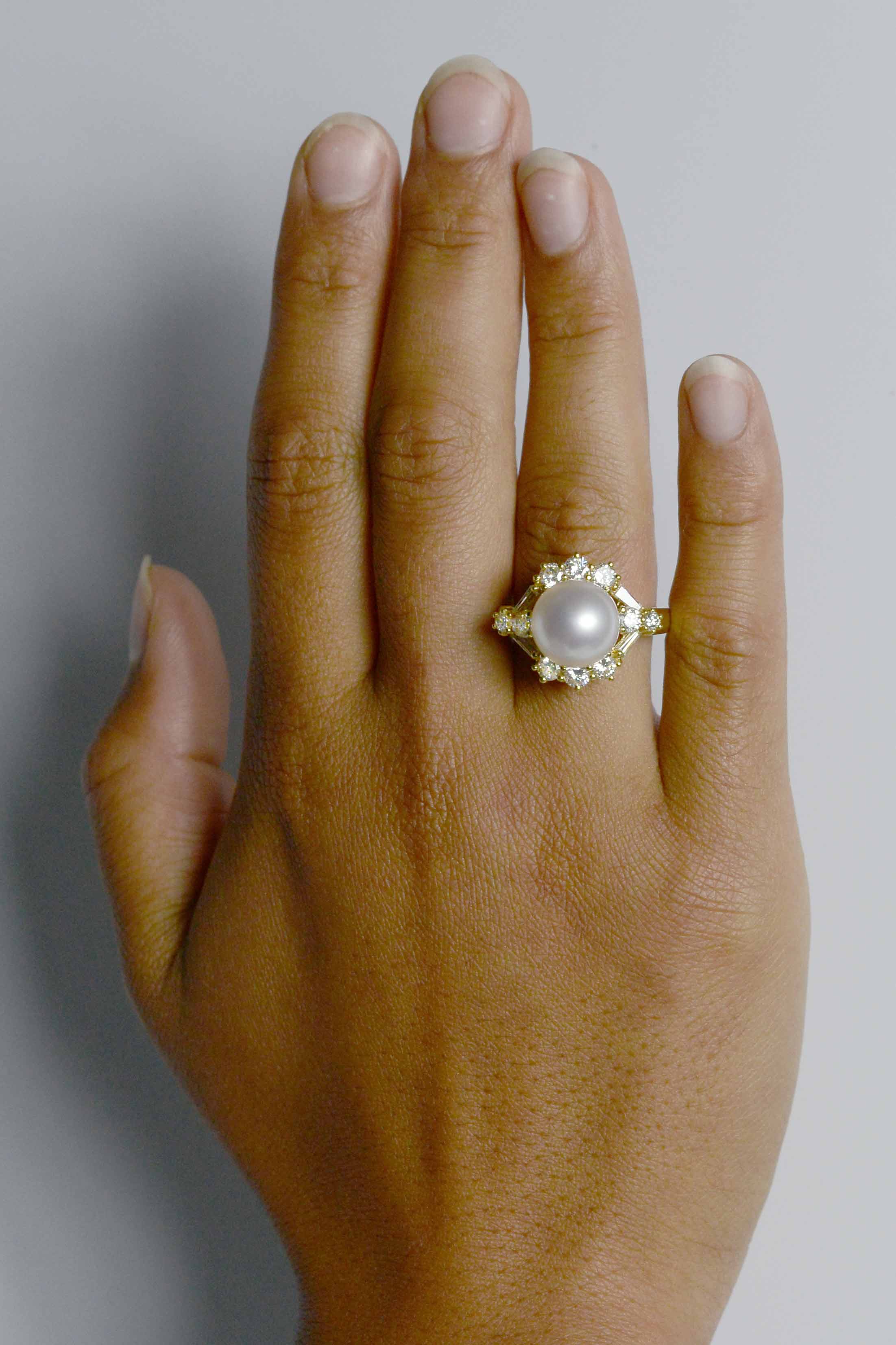 1 carat of diamonds create a halo around this modern natural pearl cocktail ring.