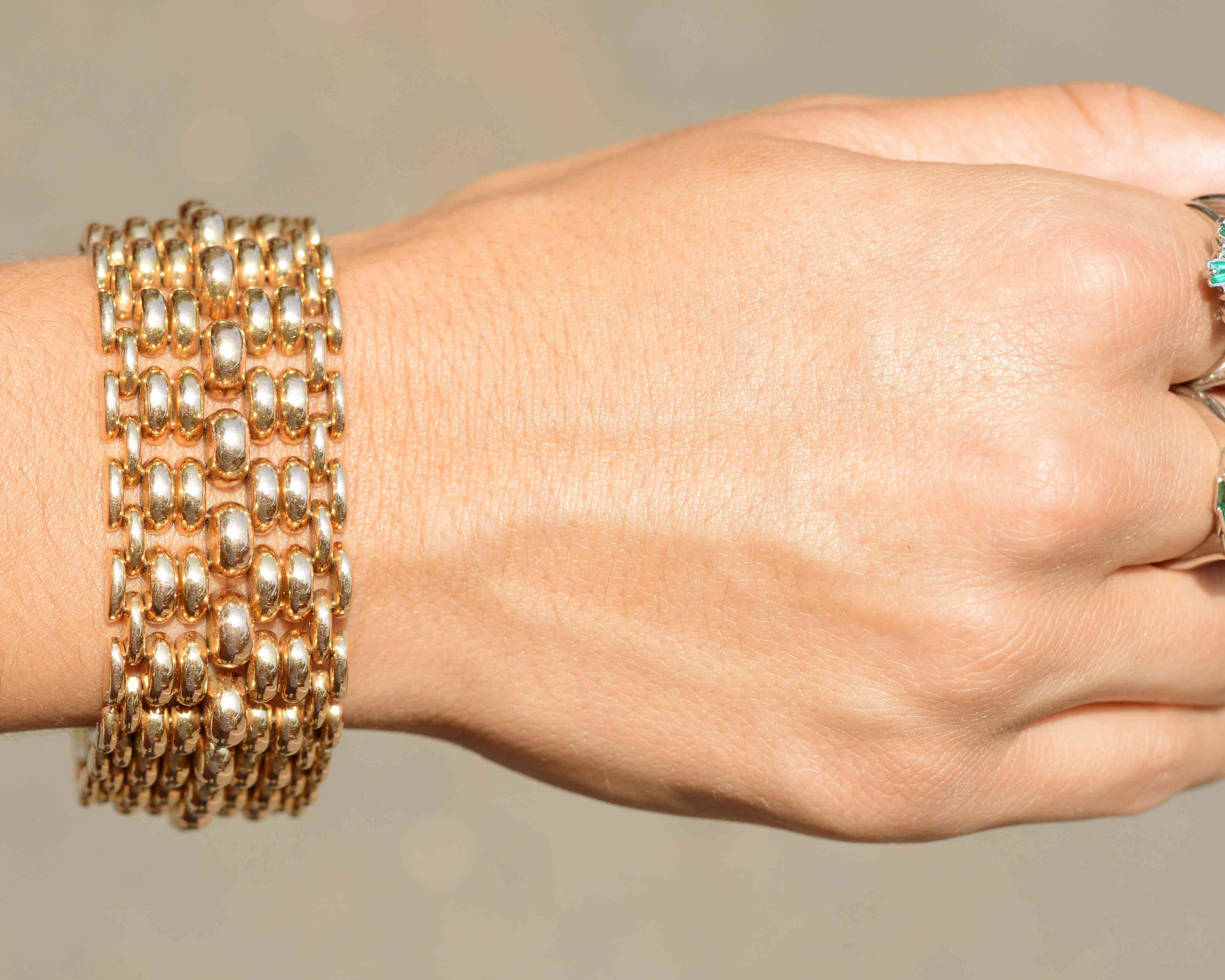 A chunky rose gold link retro bracelet.