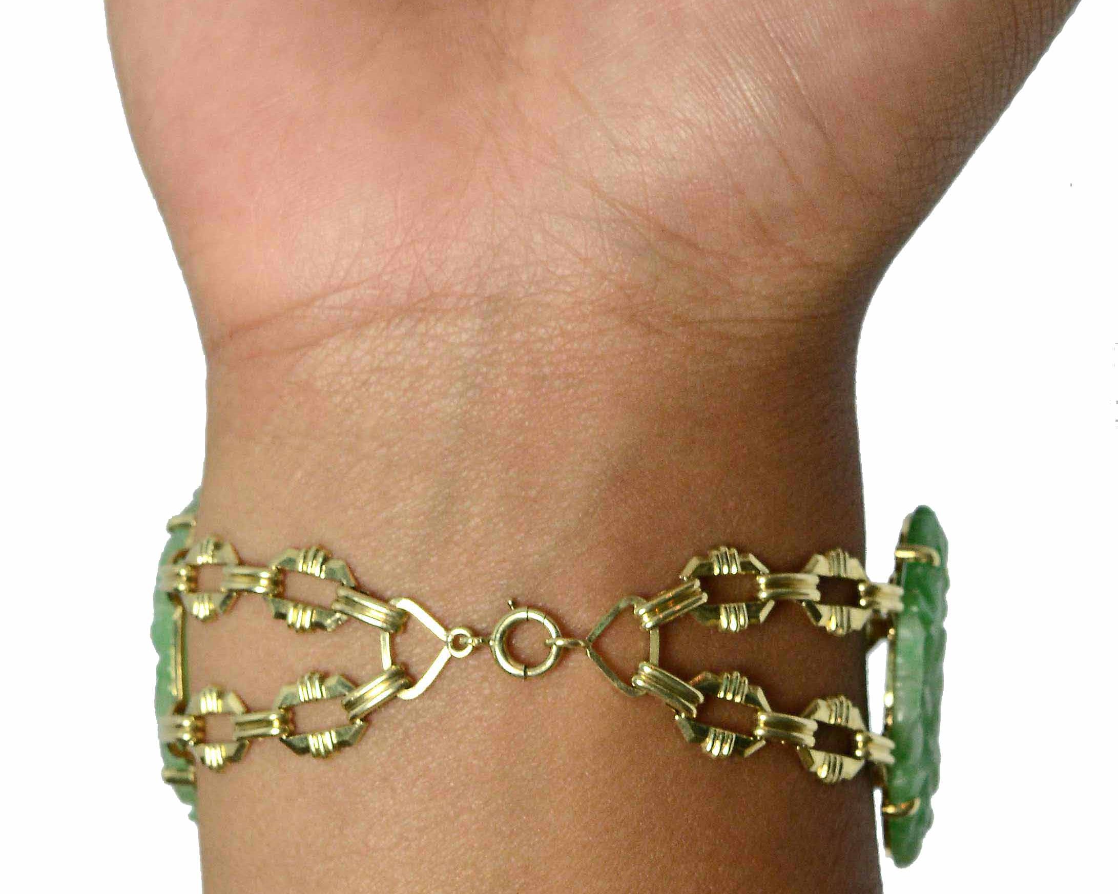 A spring ring, loop 14k gold fastened Art Deco jade bracelet.
